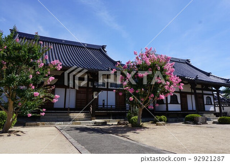 大圓寺面向津山城下町西寺町的東西向的舊出雲高速公路。 大圓寺面向津山城下町西寺町的東西向的舊出雲高速公路。 92921287