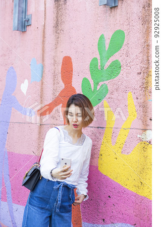 Woman taking a selfie 92925008