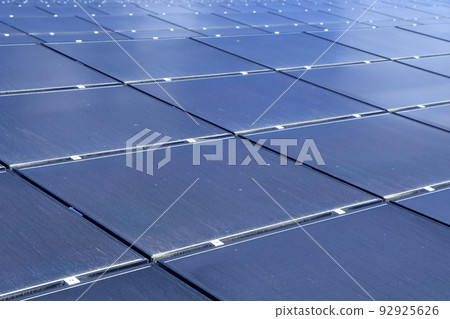 太陽能發電板向上 92925626