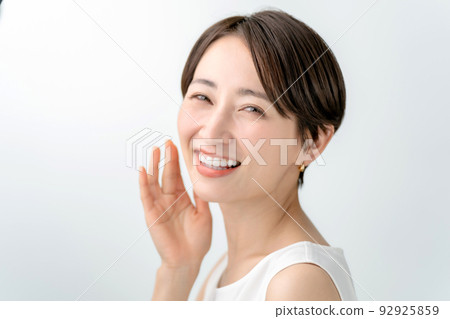 皮膚護理婦女白色背景 92925859