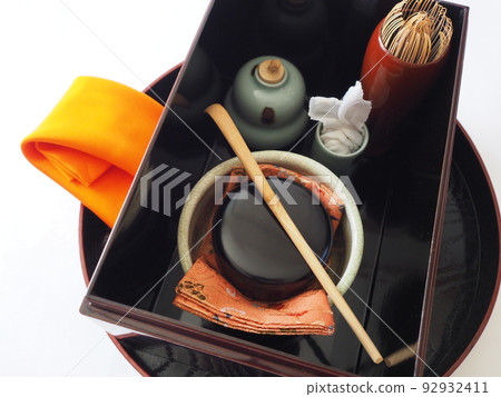 Urasenke, a set of tools in front of the Uta flower point 92932411