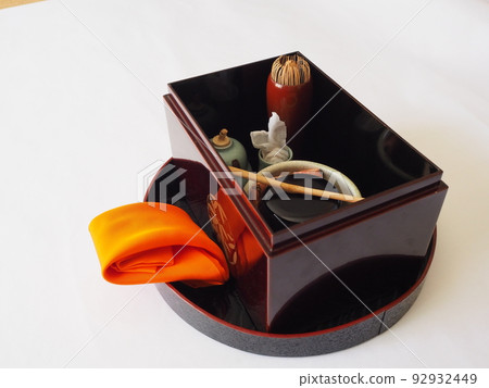 Urasenke,在Uta花店前面的一套工具 Urasenke,在Uta花店前面的一套工具 92932449