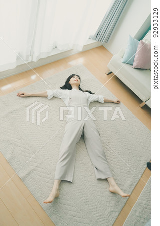 female, lady, woman 92933129