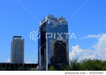 Osaka Umeda cityscape 92934397
