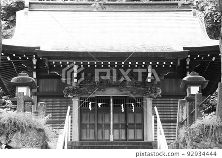 Mysterious view of a small shrine 92934444