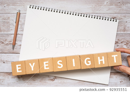 視力、視野、視野影像｜積木、筆記本、鋼筆、手寫“EYESIGHT” 92935551