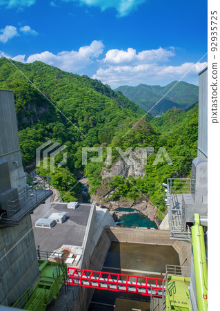 岩壩水壩 八葉吾妻湖 壩頂眺望初夏景色 92935725