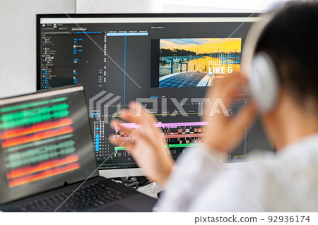 Video / Video Creator Male Laptop Audio Editing Audio Editing Noise Removal Headphones Video / Video Creator Male Laptop Audio Editing Audio Editing Noise Removal Headphones 92936174