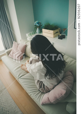 female, lady, woman 92936207