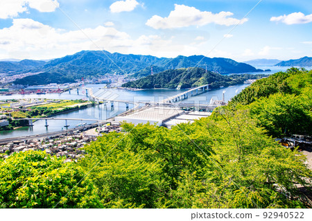 This is a distant view of the city in the eastern part of Hiroshima City. You can see the JCT of Hiroshima Ohashi on Route 3. Mazda's factories are in the foreground. This is a distant view of the city in the eastern part of Hiroshima City. You can see the JCT of Hiroshima Ohashi on Route 3. Mazda's factories are in the foreground. 92940522