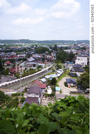 流經岩出山的內川和街景的照片 92940565
