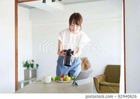 Photographer shooting in a bright room Photographer shooting in a bright room 92940626