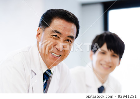 一件白大褂男 一件白大褂男 92941251