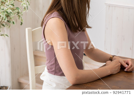 Vaccinated woman vaccination 92941771
