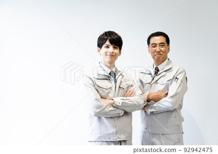 穿工作服的男人，白背 92942475