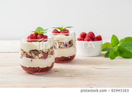 fresh raspberry and yogurt with granola 92943163