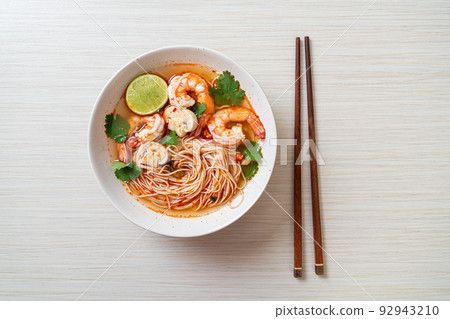noodles with spicy soup and shrimps (Tom Yum Kung) 92943210