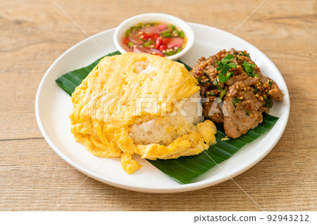 egg on topped rice with grilled pork and spicy sauce 92943212