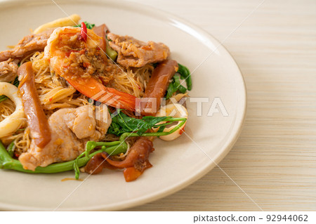 Stir-fried rice vermicelli and water mimosa with mix meat 92944062