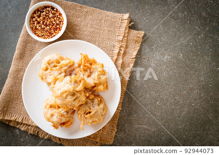 fried taro with sauce 92944073