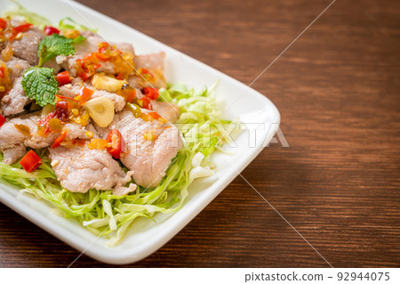 Boiled Pork with Lime Garlic and Chili Sauce 92944075