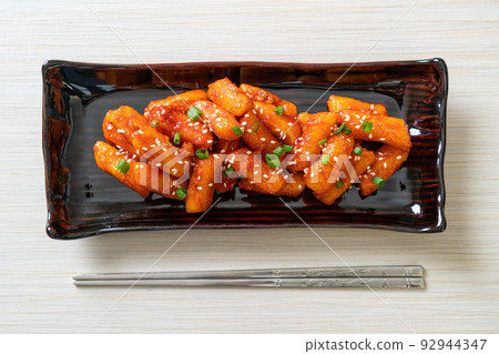 deep fried Korean rice cake (Tteokbokki) skewered with spicy sauce 92944347