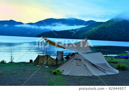 Morning mist campsite (Nikko) Lake Chuzenji Morning mist campsite (Nikko) Lake Chuzenji 92944957