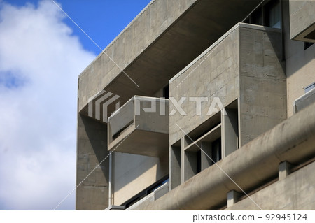 裸露的混凝土建築（神奈川縣青年中心） 92945124