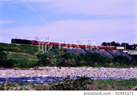 1999 EF5861 Orient Saloon EF6019 Push-Pull running on the Shinetsu Line 1999 EF5861 Orient Saloon EF6019 Push-Pull running on the Shinetsu Line 92945872