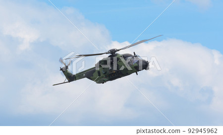芬蘭陸軍 NH90 直升機在雲層之上 芬蘭陸軍 NH90 直升機在雲層之上 92945962