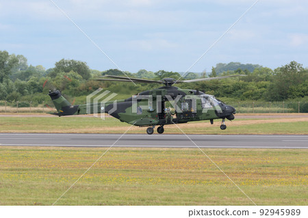 芬蘭陸軍 NH90 直升機著陸 芬蘭陸軍 NH90 直升機著陸 92945989