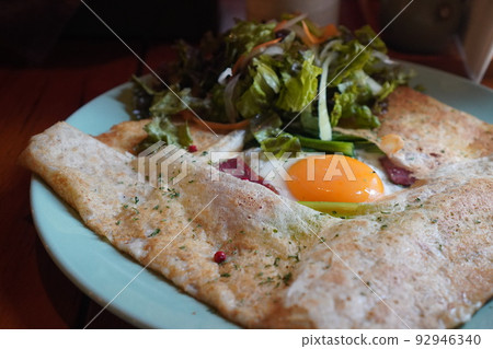 egg and bacon galette 92946340