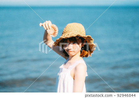 海, 天空, 連衣裙, 草帽 92946844