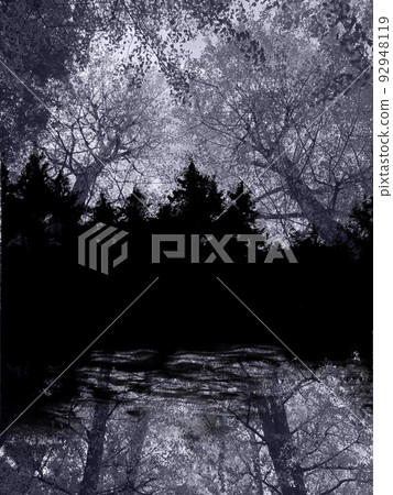 斯堪的納維亞森林深處的恐怖電影般的風景倒映在一個奇怪地搖曳的湖面上。 斯堪的納維亞森林深處的恐怖電影般的風景倒映在一個奇怪地搖曳的湖面上。 92948119