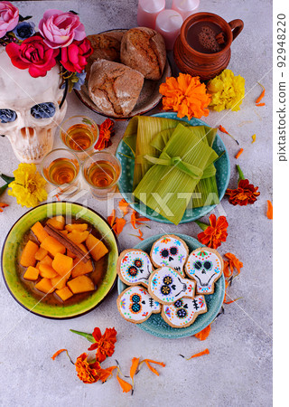 Traditional Day of the dead food 92948220