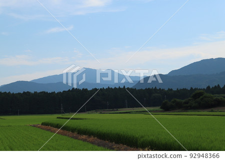 Mt. Tsukuba and the countryside 92948366