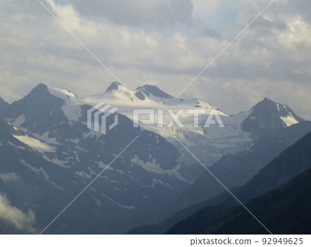 Glacier at Stubai high-altitude hiking trail, lap 1 in Tyrol, Austria 92949625