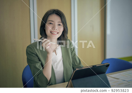 女性商業場景 女性商業場景 92953823