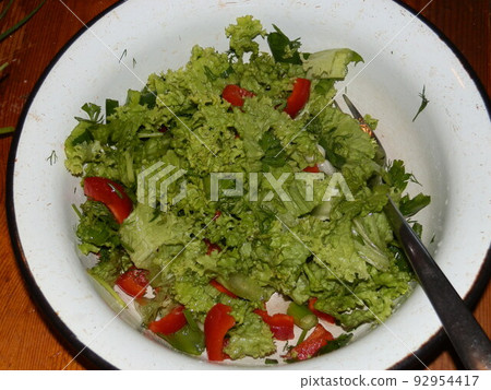 Green salad leaves for vegetarians Green salad leaves for vegetarians 92954417