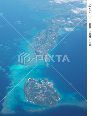 噴氣式飛機池間島和宮古島內的景色 噴氣式飛機池間島和宮古島內的景色 92954619