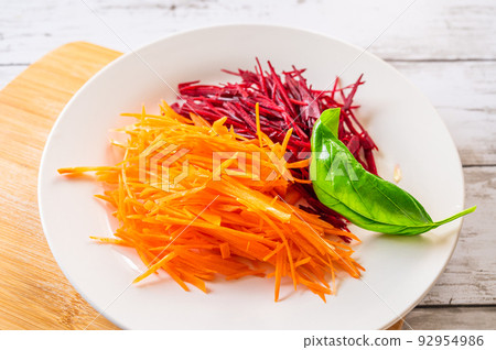 julienne carrots and beets 92954986