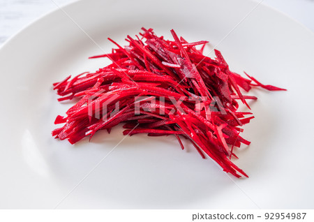 shredded beets 92954987