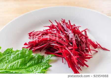 shredded beets 92954988