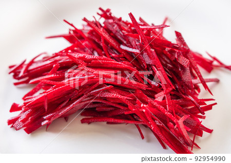 shredded beets 92954990