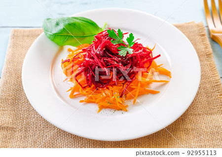 beet and carrot salad 92955113