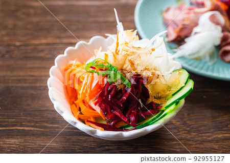 Japanese beetroot salad 92955127