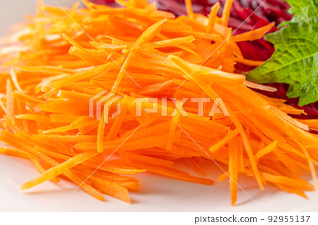 Shredded carrots 92955137