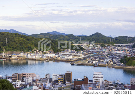 尾道和尾道海峽的景色 尾道和尾道海峽的景色 92955811