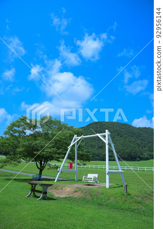A place of healing under the blue sky 92956144
