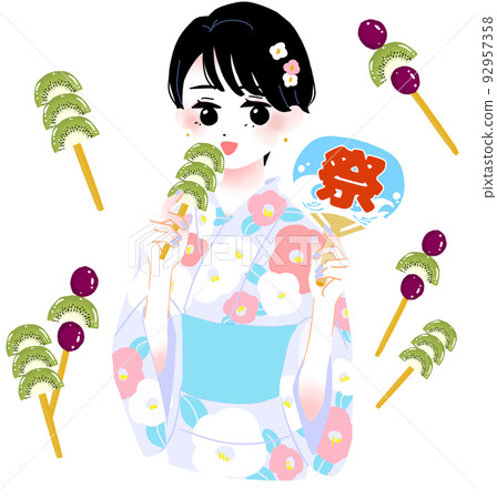 一個穿著浴衣的女人拿著水果糖和一把扇子 92957358